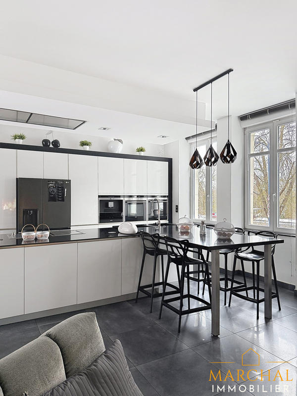 Maison - 270 m² - 12 pièces