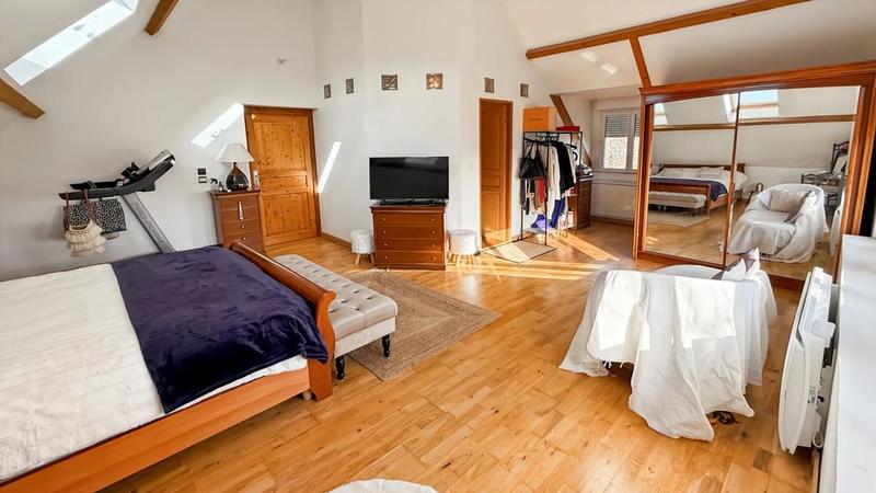 Maison - 370 m² - 8 pièces