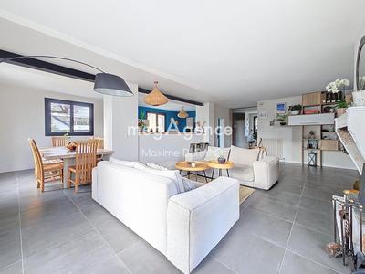 Maison - 273 m² - 10 pièces