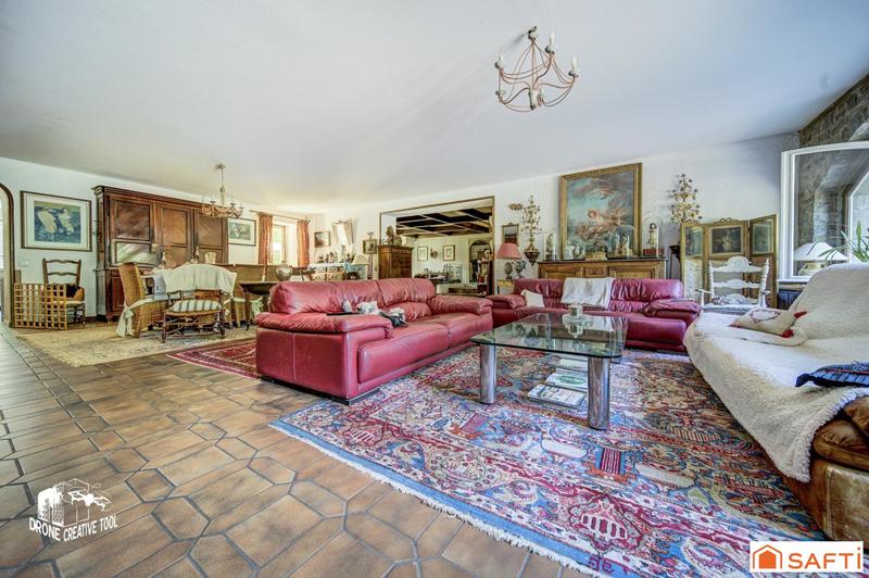 Maison - 351 m² - 14 pièces