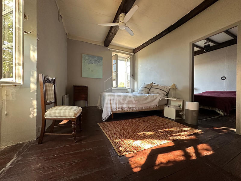 Maison - 329 m² - 6 pièces