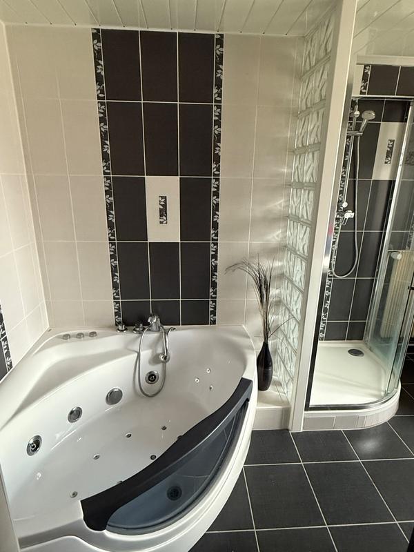 Maison - 220 m² - 8 pièces