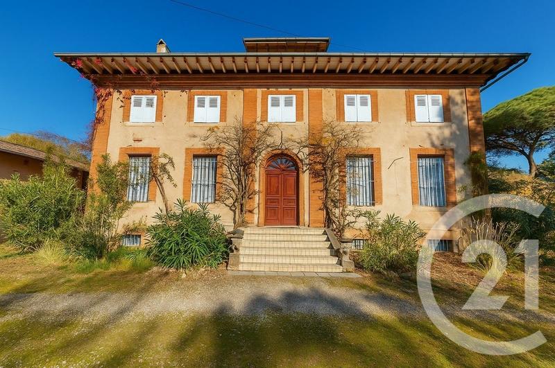 Maison - 400 m² - 8 pièces