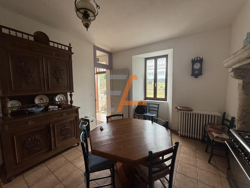 Maison - 180 m² - 5 pièces
