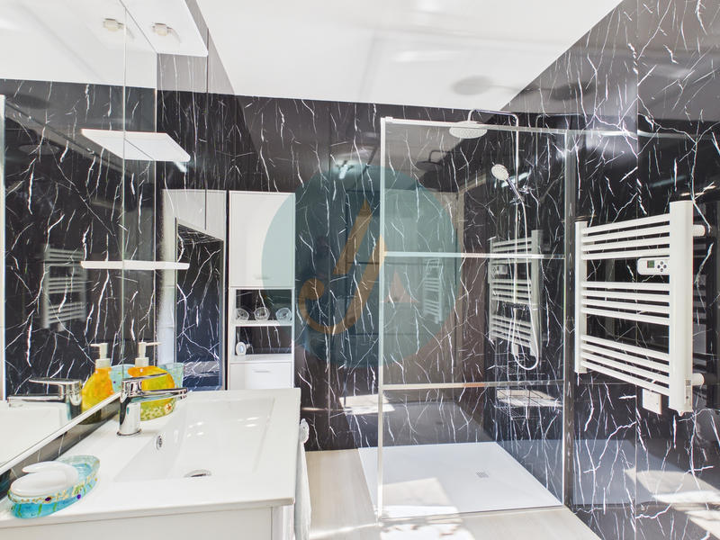 Maison - 102 m² - 5 pièces