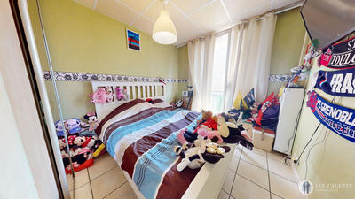 Appartement - 80 m² - 5 pièces