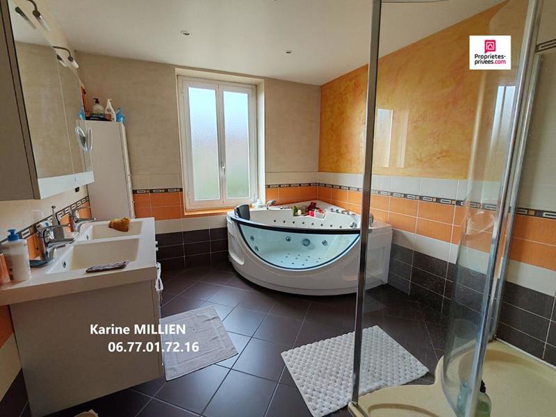 Maison - 216 m² - 7 pièces