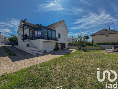 Maison - 240 m² - 7 pièces