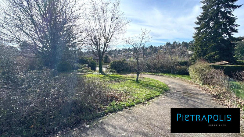 Maison - 235 m² - 7 pièces