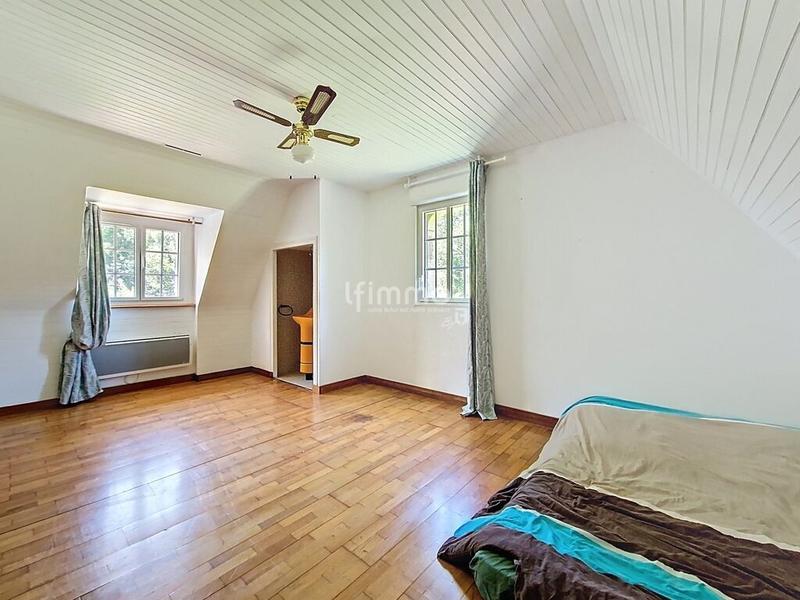 Propriété - 234 m² - 8 pièces