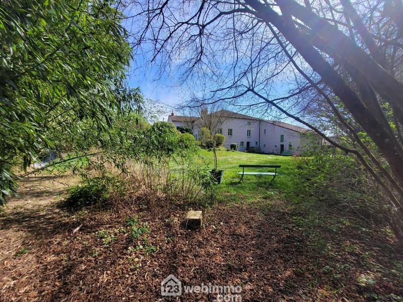 Maison - 338 m² - 10 pièces