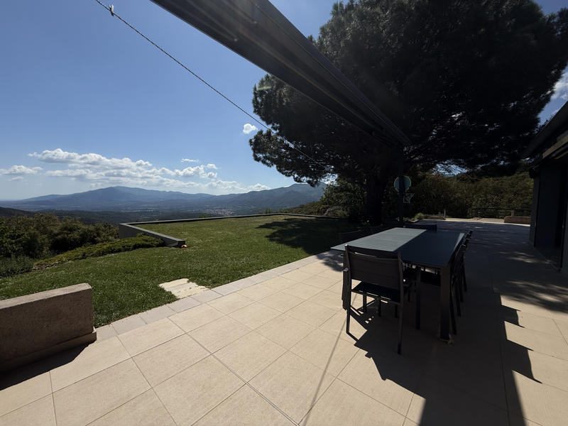 Maison - 250 m² - 9 pièces