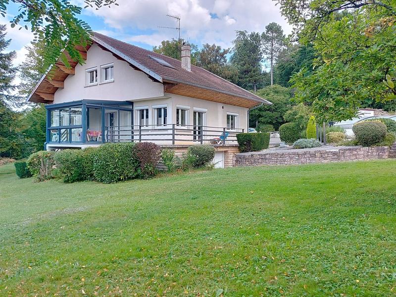 Maison - 161 m² - 8 pièces