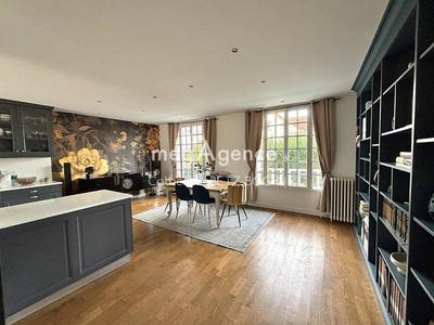 Maison - 143 m² - 7 pièces