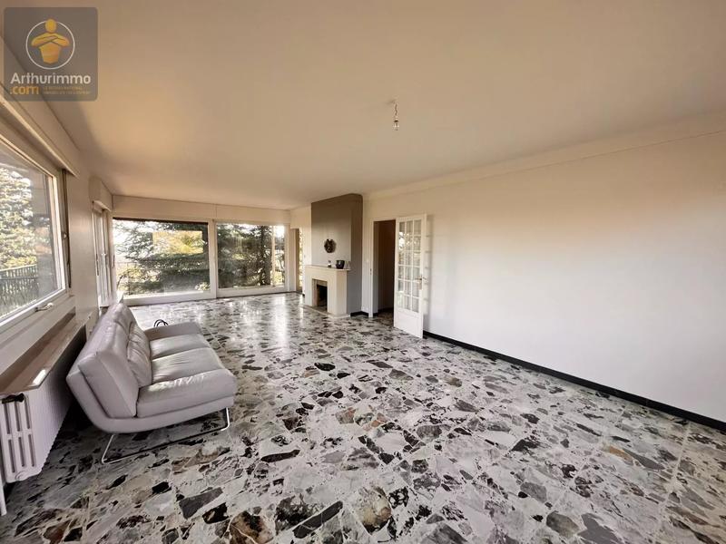 Maison - 300 m² - 8 pièces