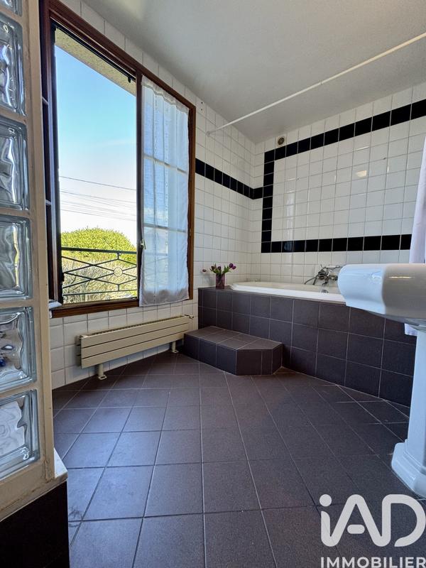 Maison - 218 m² - 8 pièces