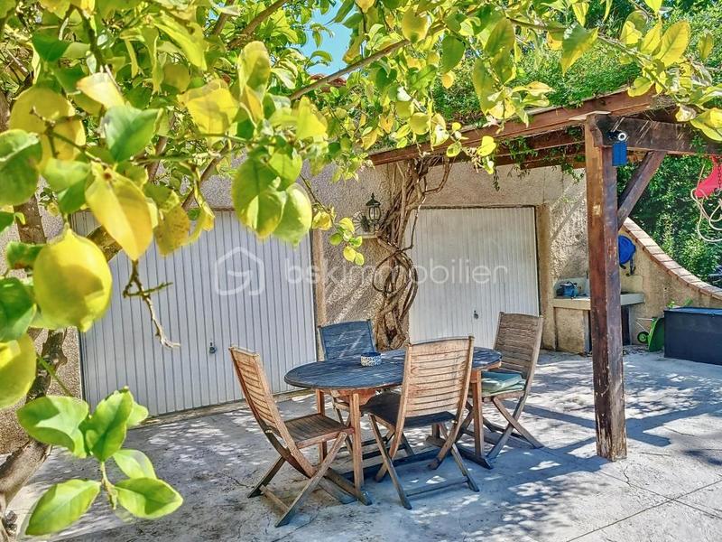 Villa - 232 m² - 9 pièces