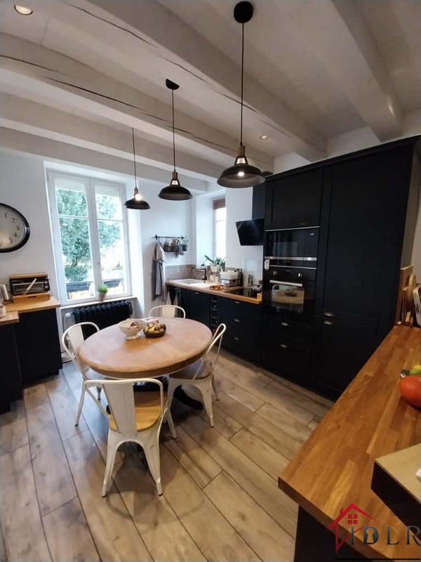 Maison - 204 m² - 7 pièces