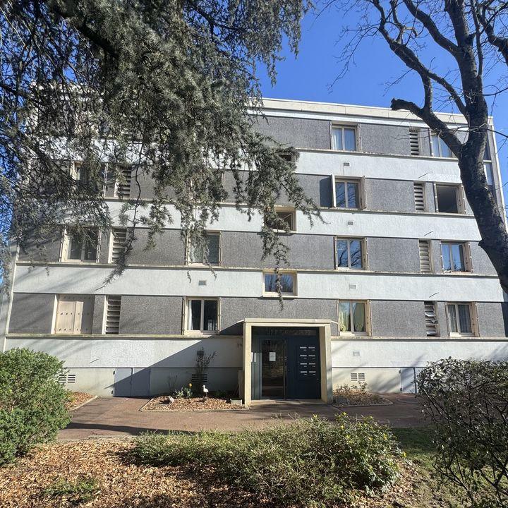 Appartement - 80 m² - 4 pièces