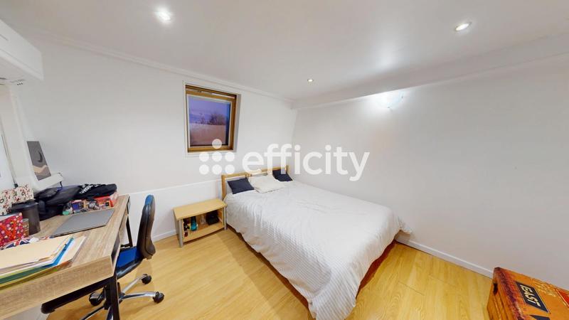 Maison - 94 m² - 5 pièces