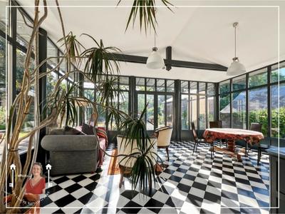 Maison - 430 m² - 12 pièces