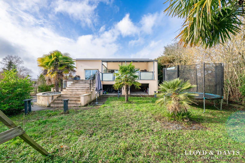 Maison - 195 m² - 7 pièces