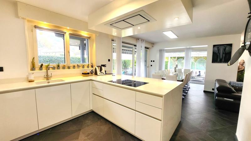 Villa - 297 m² - 6 pièces