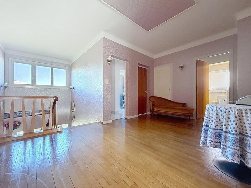 Maison - 240 m² - 10 pièces