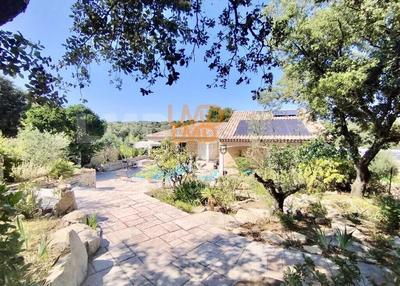 Propriété - 320 m² - 10 pièces