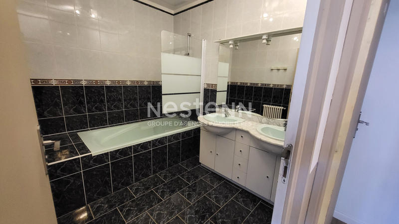 Maison - 215 m² - 8 pièces