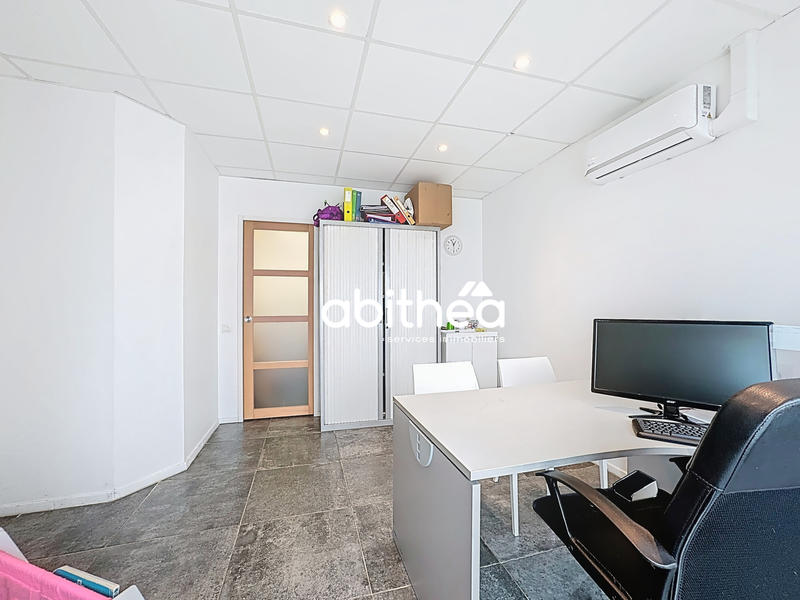 Bureau - 86 m² - 6 pièces