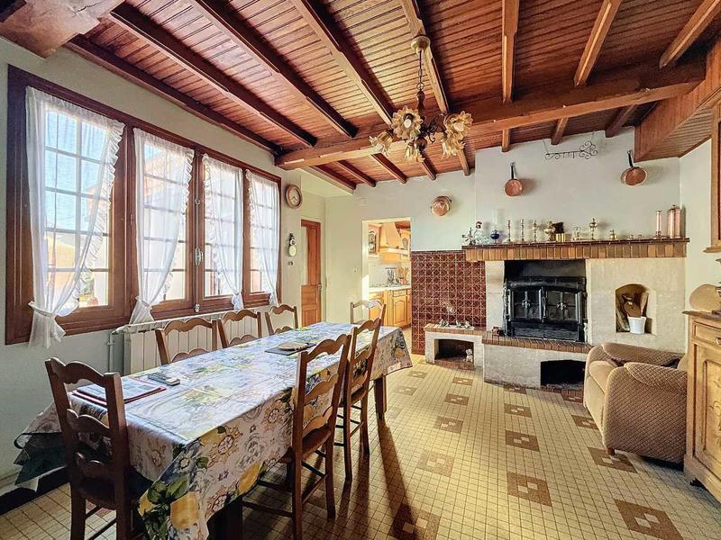 Corps de ferme - 200 m² - 8 pièces