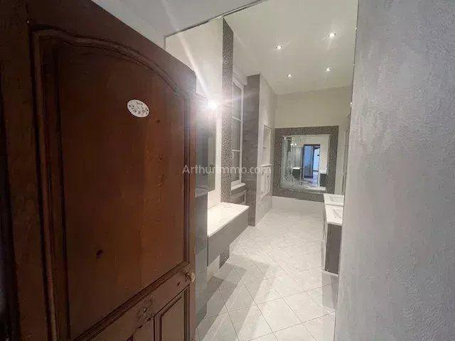 Maison - 280 m² - 10 pièces