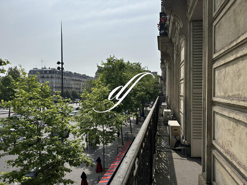 Local commercial - 178 m² - 9 pièces