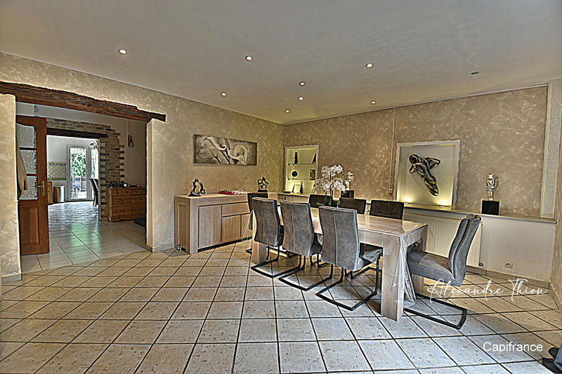 Maison - 330 m² - 10 pièces