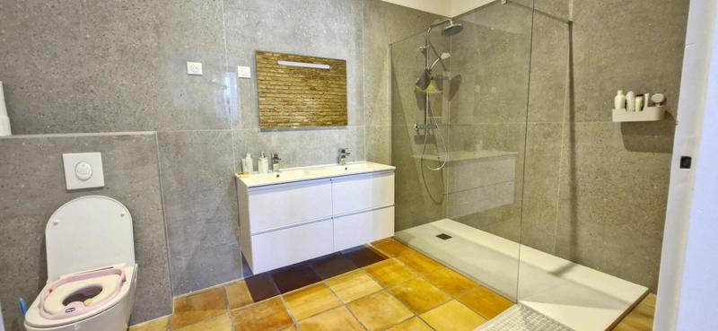 Maison - 241 m² - 8 pièces