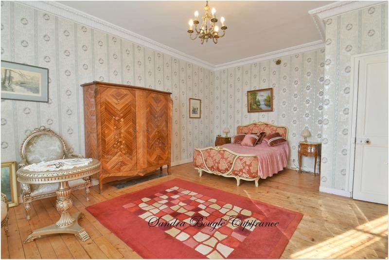 Maison de ville - 296 m² - 17 pièces