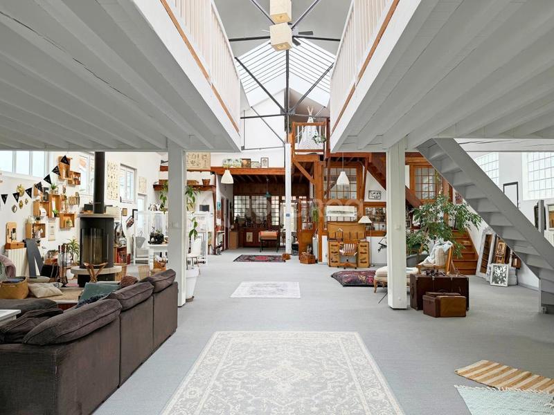 Loft - 471 m² - 8 pièces