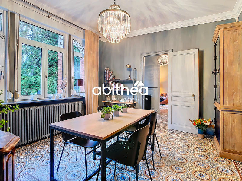 Maison - 330 m² - 11 pièces