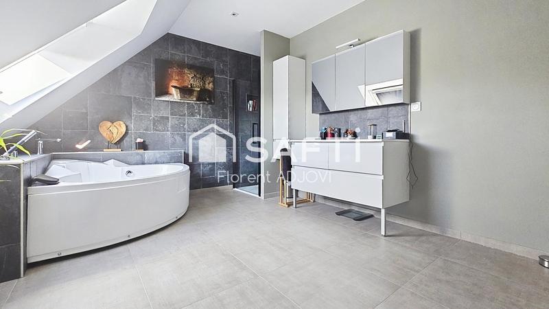 Maison - 161 m² - 5 pièces