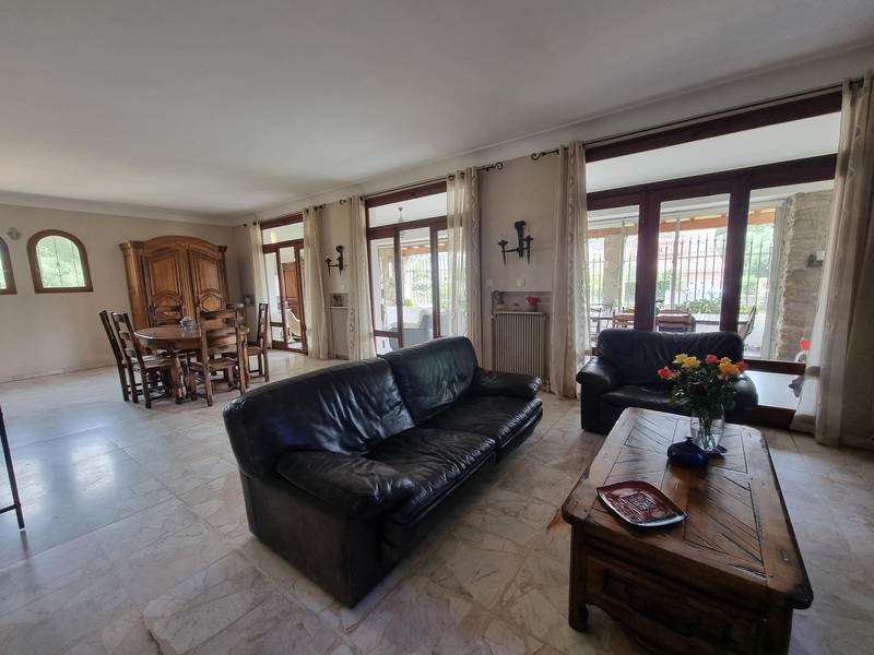 Propriété - 270 m² - 8 pièces