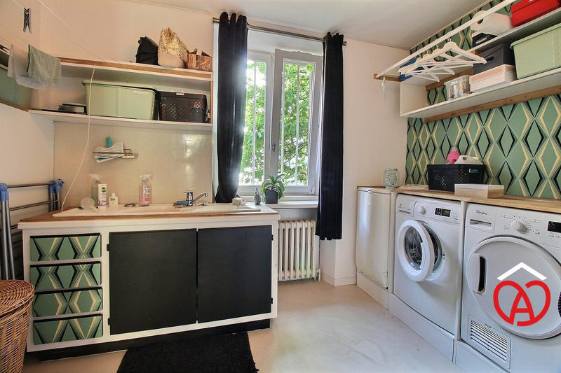 Maison - 229 m² - 7 pièces