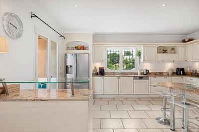 Maison - 256 m² - 8 pièces