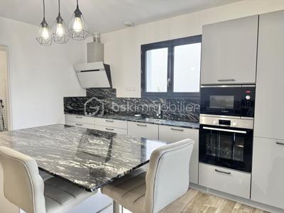 Maison traditionnelle - 107 m² - 4 pièces