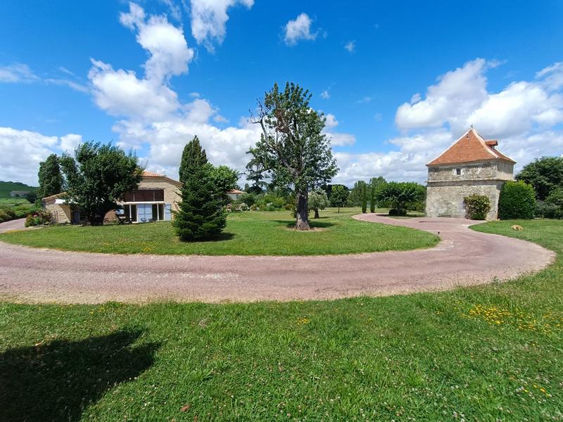 Maison - 350 m² - 8 pièces