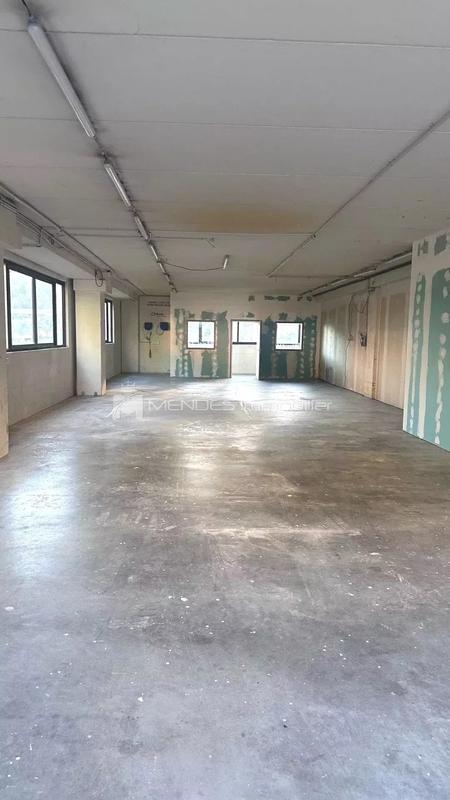 Local d'activités - 164 m²