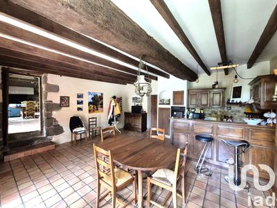 Maison - 234 m² - 8 pièces