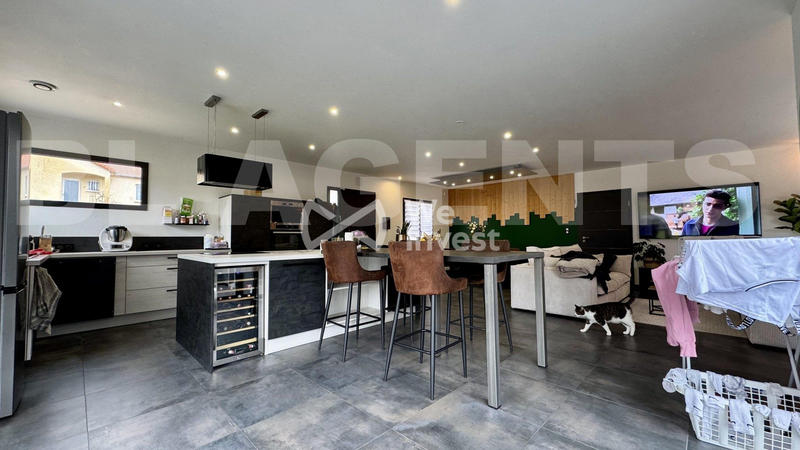 Maison - 140 m² - 5 pièces