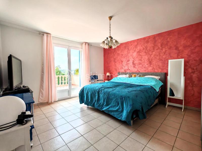 Maison - 269 m² - 8 pièces