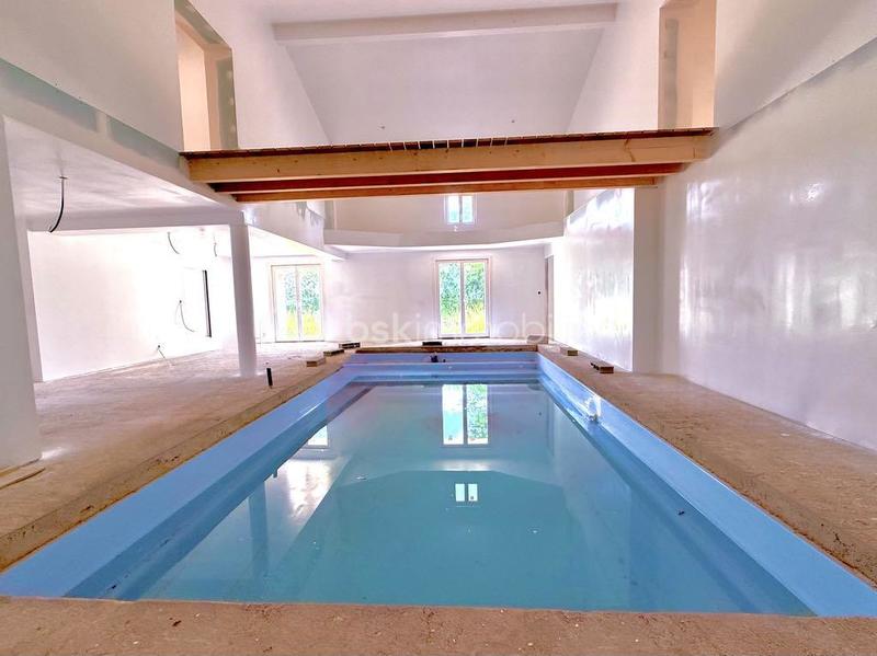 Demeure - 363 m² - 14 pièces